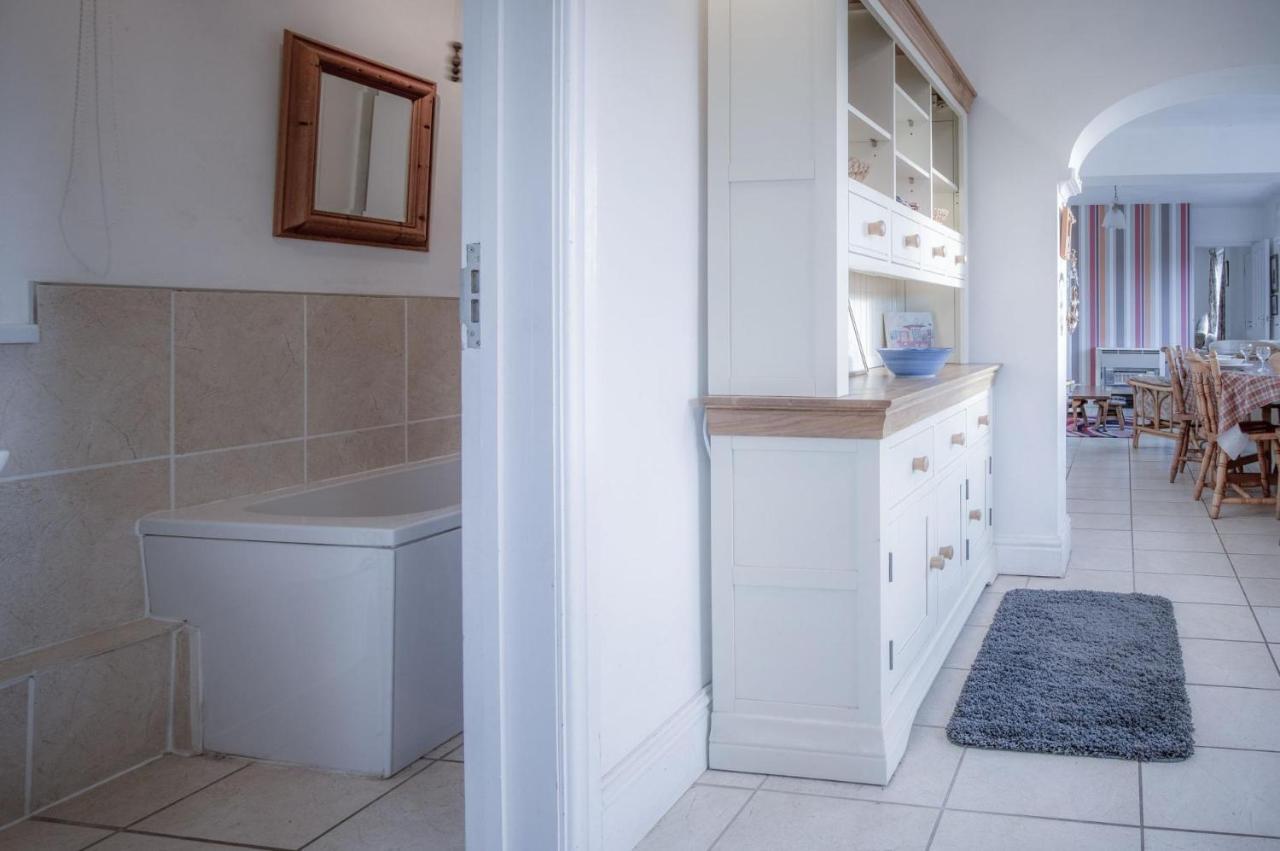 Maytree Cottage - 4 Bedroom Holiday Home - Tenby Exterior foto